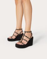 ROCKSTUD ANKLE STRAP WEDGE SANDAL IN CALFSKIN LEATHER 95 MM - Image 2